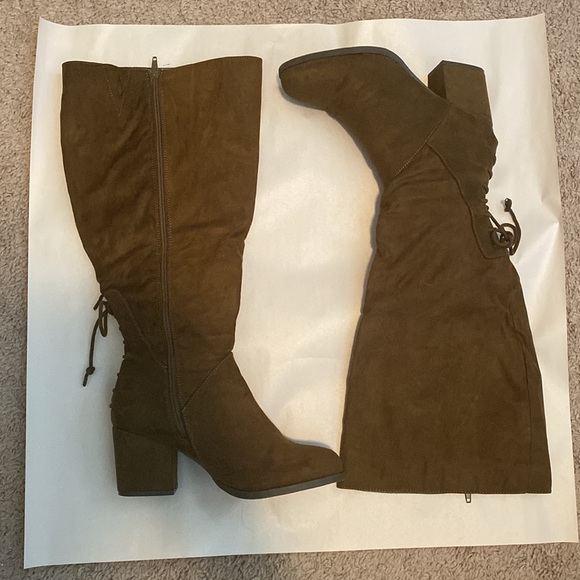 KNEE-HIGH BOOTS IN X-WIDE CALF - Picture 5 of 10